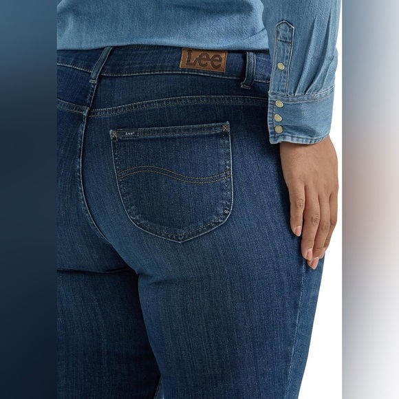 Lee Women's Plus Size Legendary Mid Rise Bootcut Jean NWT Size 26W Medium - Picture 4 of 16